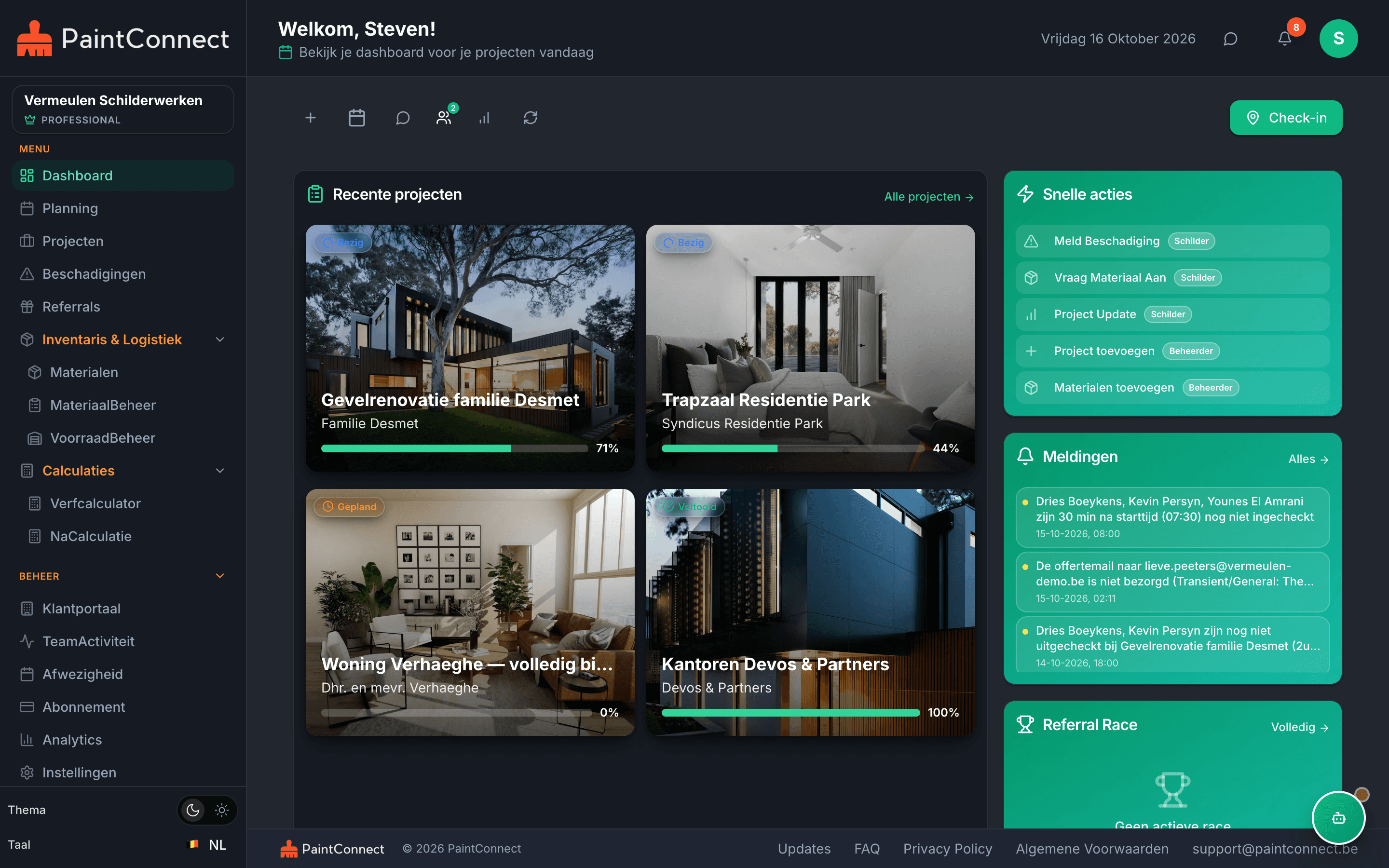 Het dashboard van PaintConnect op een laptop, met de werven van vandaag, de uren per schilder en de meldingen van de dag.